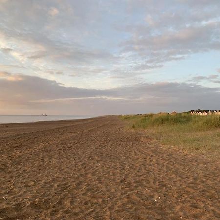 Shore Lodge. 4 Bed Bungalow Only Mtrs From The Beach. Sleeps 8 Sutton-on-Sea Exteriér fotografie