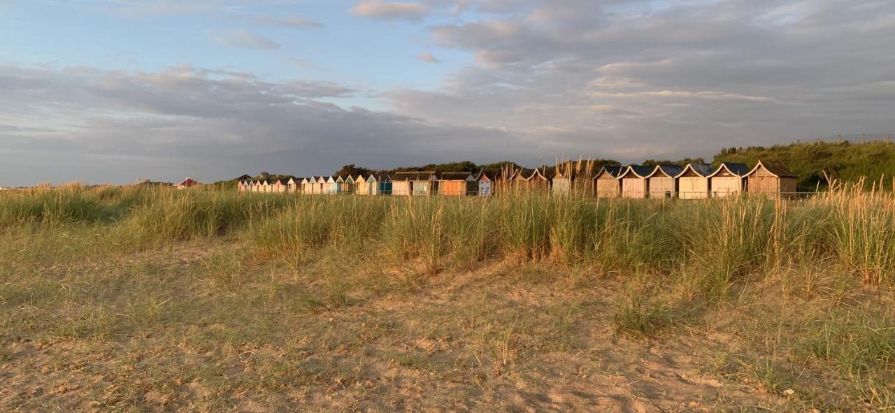 Shore Lodge. 4 Bed Bungalow Only Mtrs From The Beach. Sleeps 8 Sutton-on-Sea Exteriér fotografie