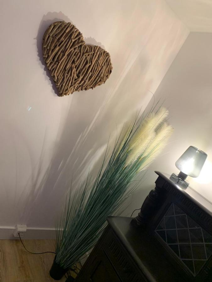 Shore Lodge. 4 Bed Bungalow Only Mtrs From The Beach. Sleeps 8 Sutton-on-Sea Exteriér fotografie