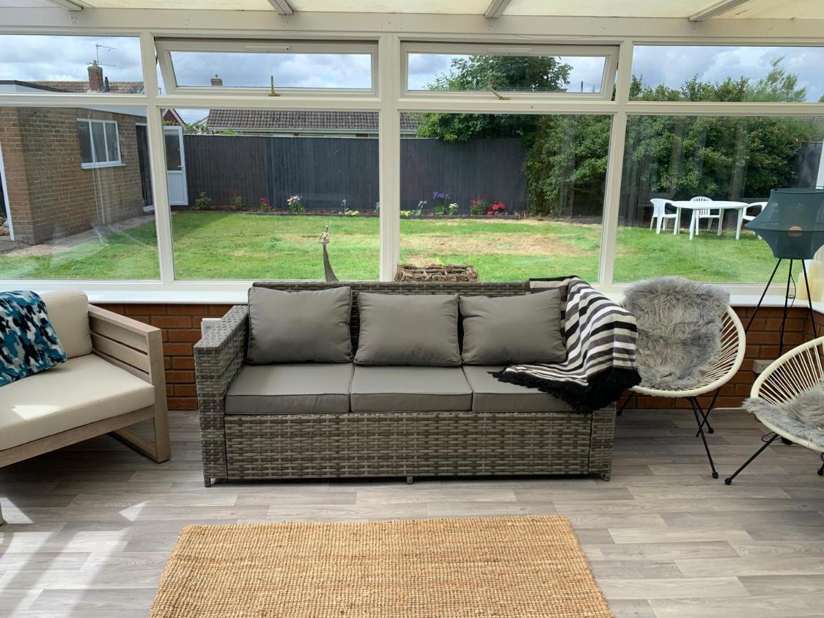 Shore Lodge. 4 Bed Bungalow Only Mtrs From The Beach. Sleeps 8 Sutton-on-Sea Exteriér fotografie