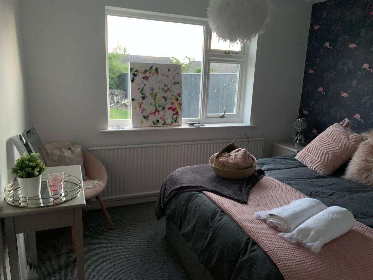 Shore Lodge. 4 Bed Bungalow Only Mtrs From The Beach. Sleeps 8 Sutton-on-Sea Exteriér fotografie